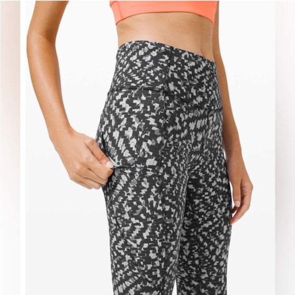 Lululemon Fast and Free Tight II 25" Leggings Gray and White Size 6 Workout - Picture 2 of 7